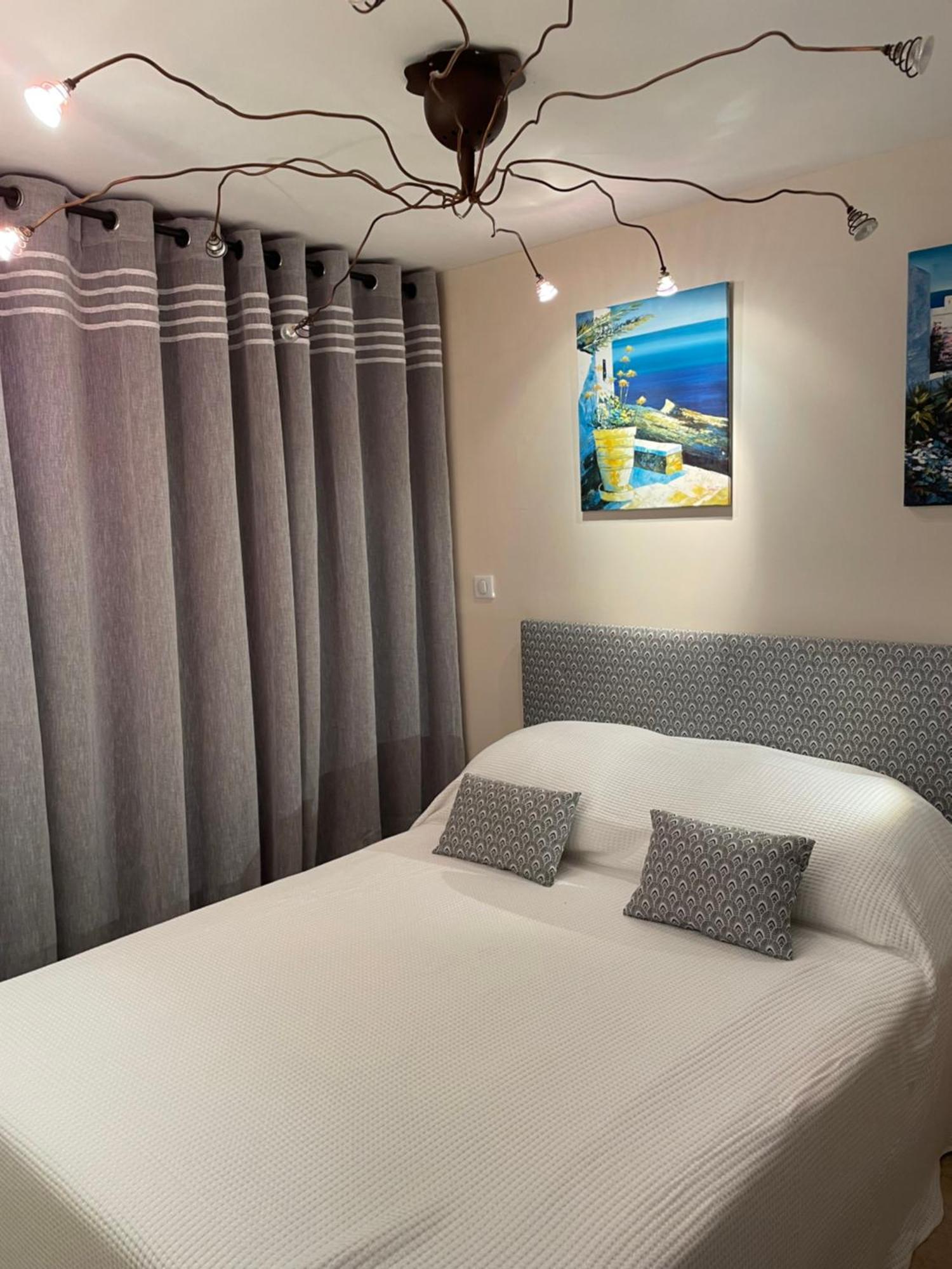 Petit Eden Apartment องชูส-ลา-เรอดอนน์ ภายนอก รูปภาพ